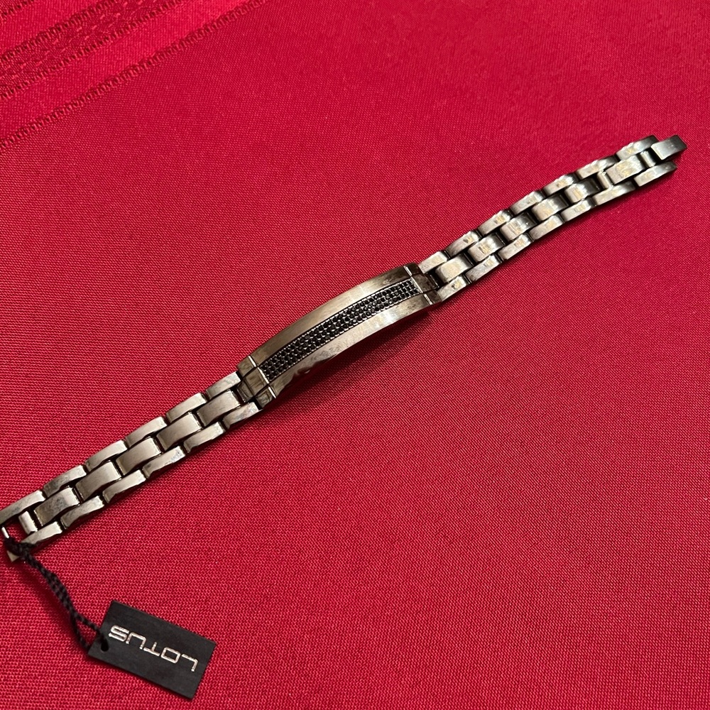 NWT Lotus Mens Gunmetal Link 8” Bracelet with black crystals